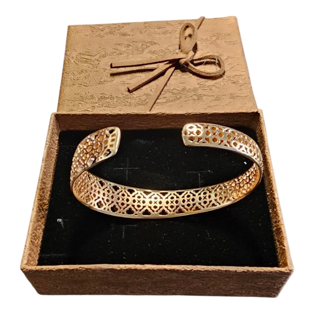 KENDRA SCOTT Tiana/Uma Elegant Gold Filigree Asymmetrical Cuff Bracelet - Picture 5 of 5